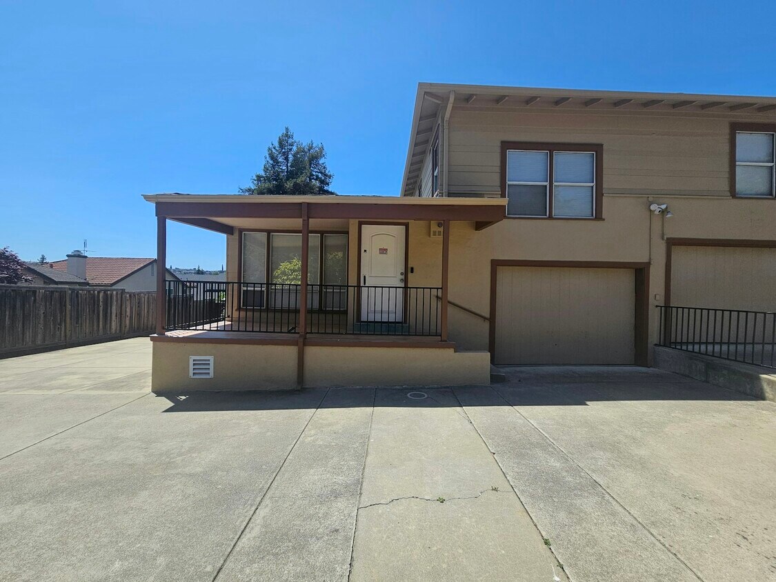 Foto principal - 3675 Christensen Ln