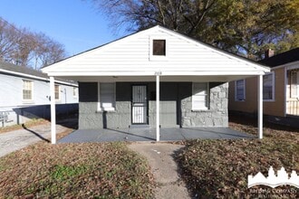 Building Photo - 2108 Curry Ave