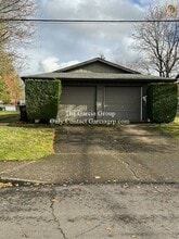 Building Photo - 470 SE Vista Ave