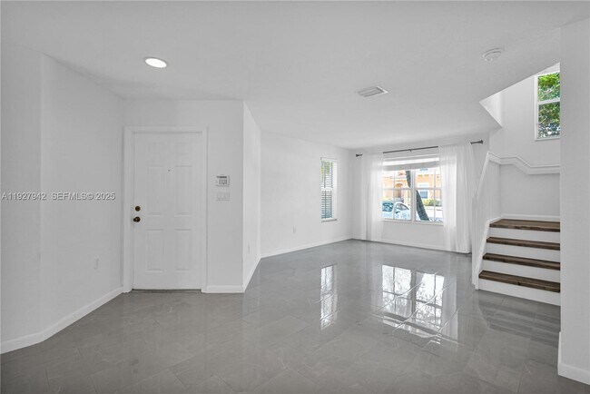 Foto del edificio - 12832 SW 30th St