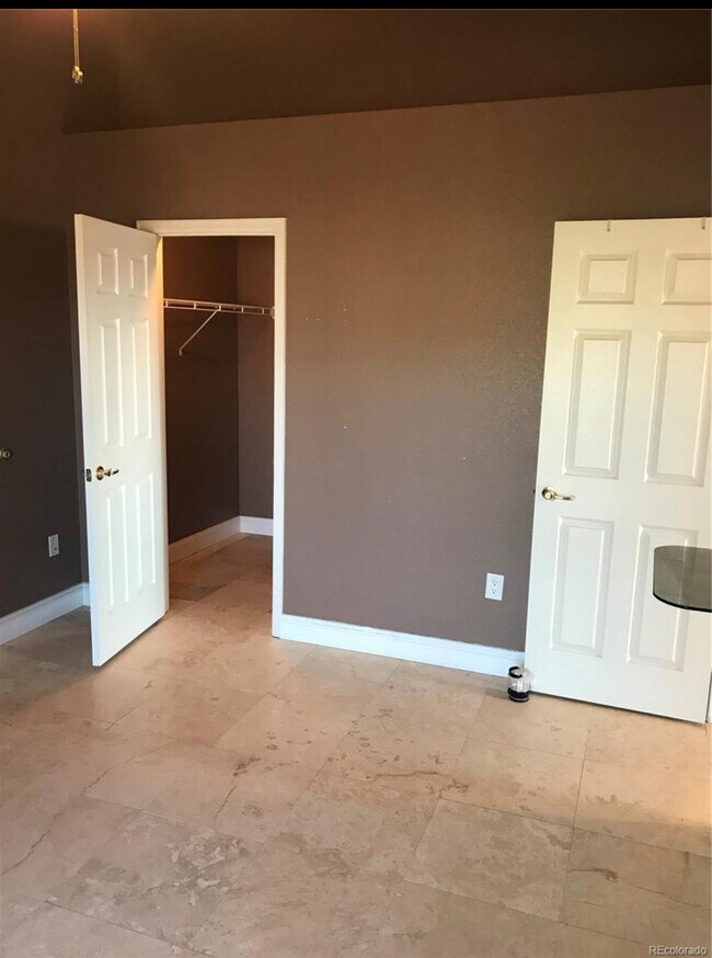 Building Photo - 5723 N Gibralter Way