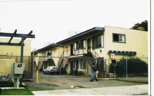 Building Photo - 4002 W Valencia Dr
