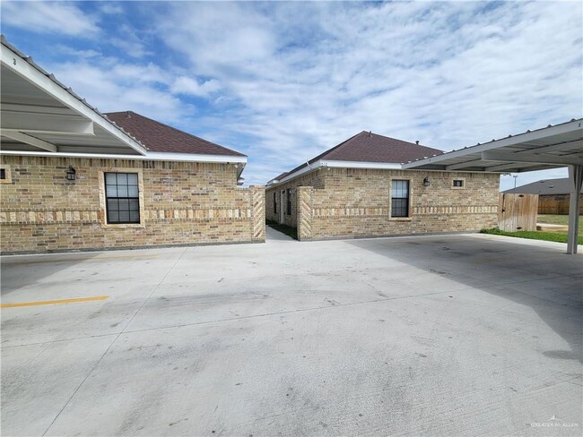 Building Photo - 1100 W Sunset Valley St