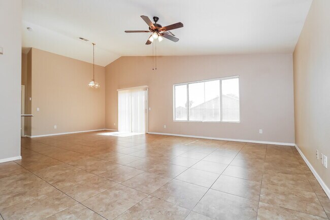 Foto del edificio - 9015 W Roanoke Ave