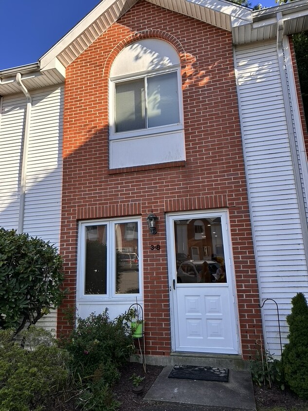 Foto principal - 585 Park Rd