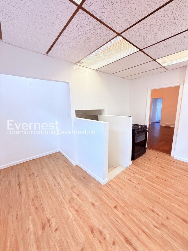 Foto del edificio - Charming Home with Fenced Yard & Hookups / 3 Beds & 1 Bath / Voucher Accepted / Pets Not Allowed ...