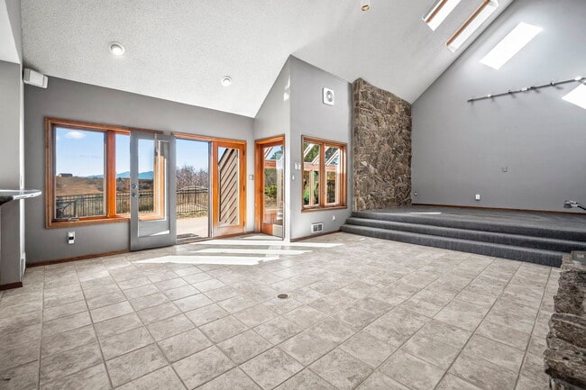 Building Photo - 1020 Walsen Rd