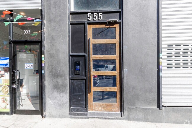 Entrada - 553 E 137th St