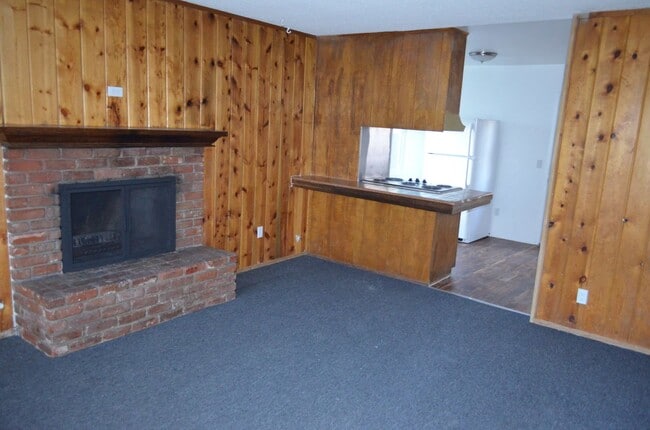 Building Photo - Charming 2-Bedroom Unit in Frazier Park
