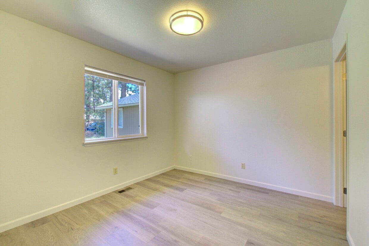 Primary Photo - 202 W 19th Ave