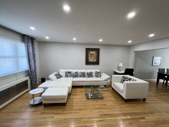 Foto del edificio - 12 COLLEGE St