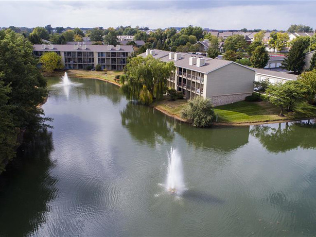 Relaxing Private Lake with Fountains - Lakes of Carmel