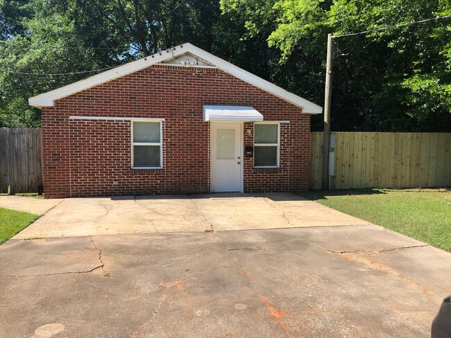 Building Photo - 3022 Windsor Ave