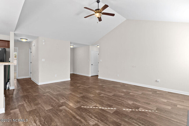 Building Photo - 424 McCall Dr