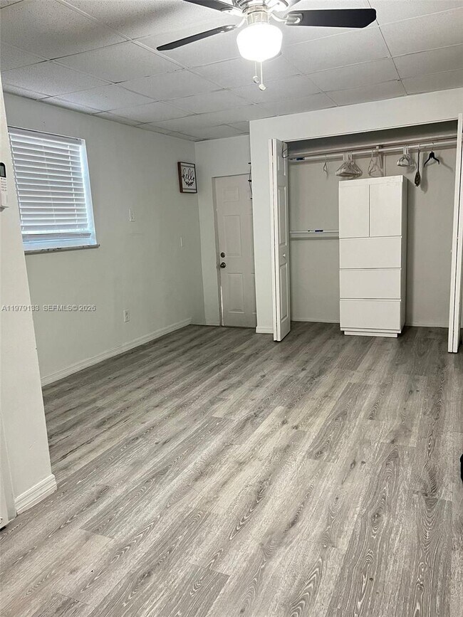 Foto del edificio - 9731 NW 24th St