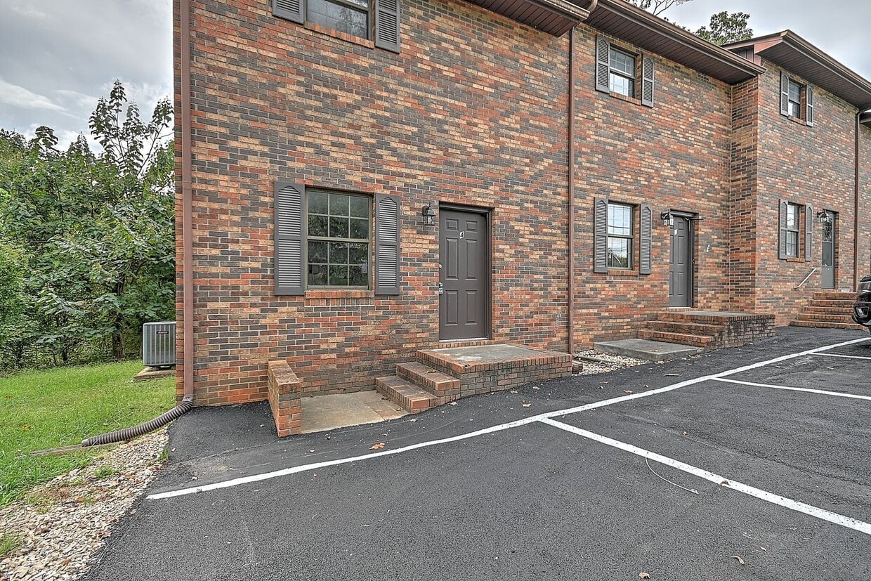 Primary Photo - Newly Renovated 2 Bedroom 1.5 Bath Condo l...