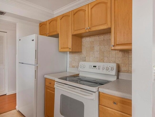 Building Photo - 4 Golfs Edge