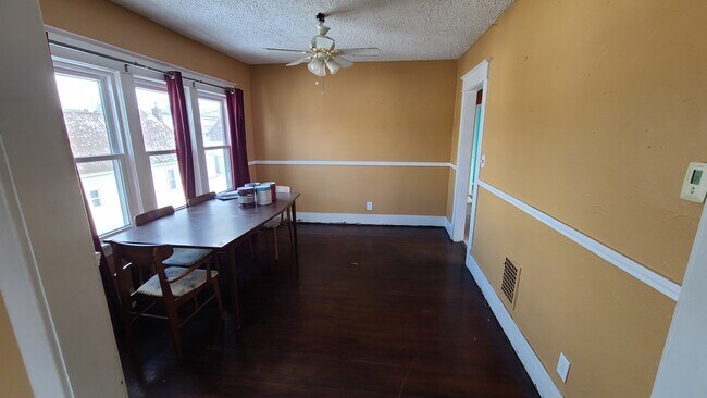 Sala de Religión - 439 Goethe St