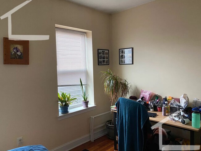 Building Photo - Large Renovated Unit in JP. Porch, Laundry...