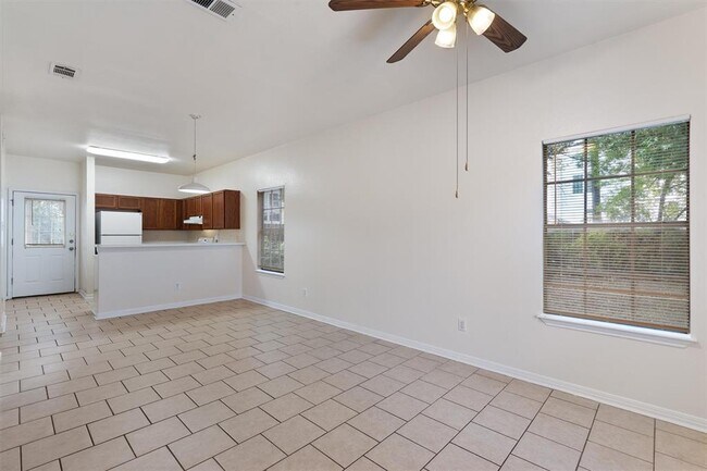 Foto del edificio - 2908 Whisper Oaks Ln