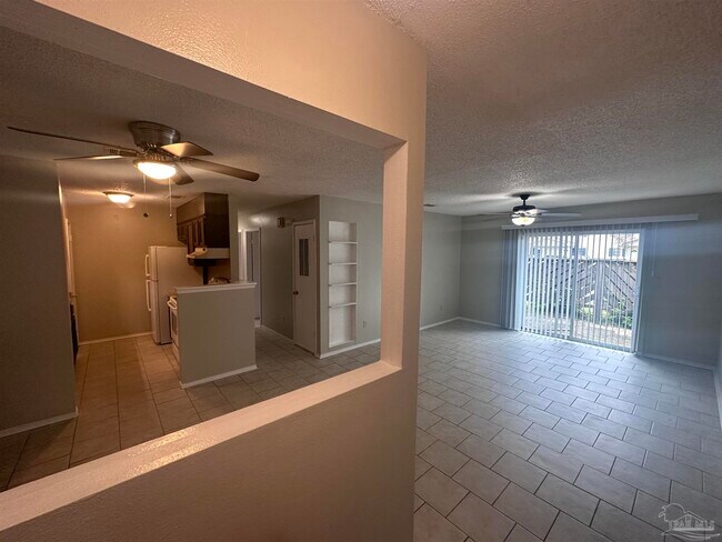 Building Photo - 8160 Stonebrook Dr