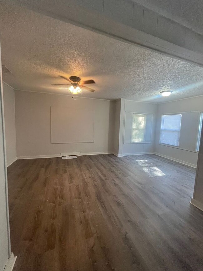 Building Photo - 1413 Carey Ave