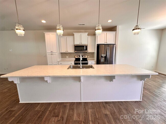 Foto del edificio - 5125 Saddleback Dr