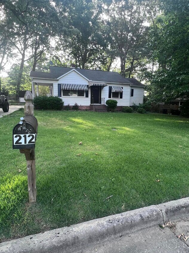 Primary Photo - 212 Forestdale Dr