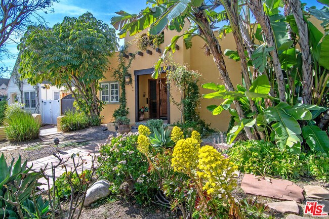 Foto del edificio - 543 N Las Palmas Ave