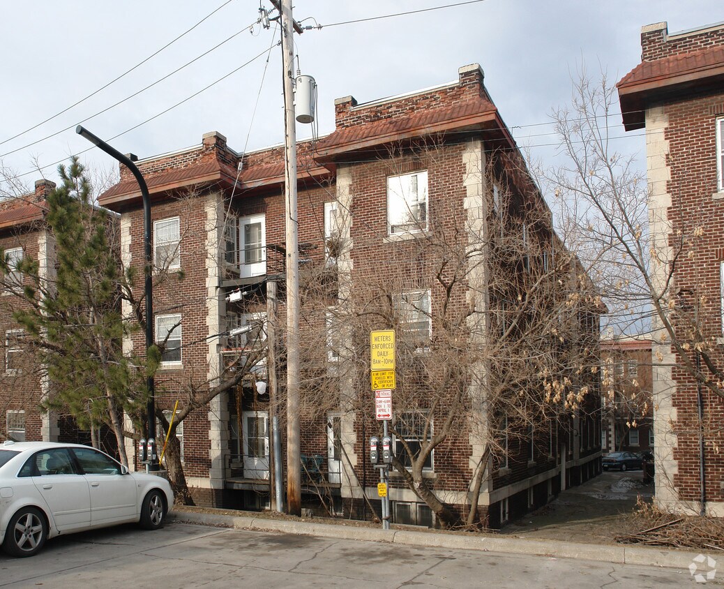 Building Photo - 2877 Holmes Ave