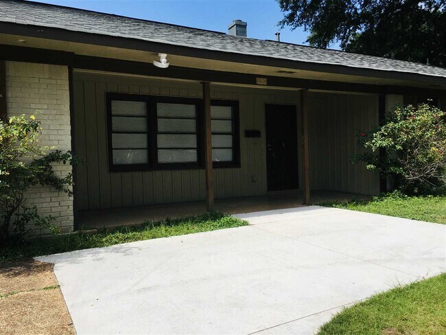 Building Photo - 4674 Quince Rd