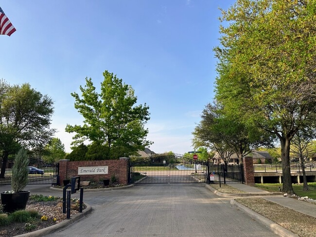 Building Photo - 5836 Sterling Dr