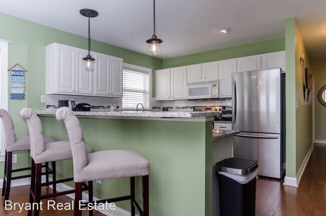 Building Photo - 3 br, 2.5 bath House - 1711-C Carolina Bea...