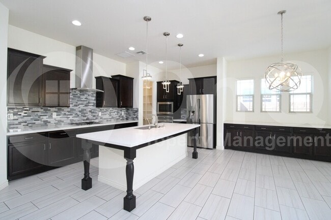 Building Photo - 234 W Kings Ave