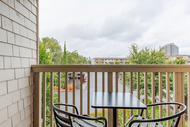 Foto del edificio - 900 E Hillsdale Blvd