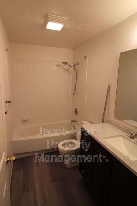 Building Photo - 639 Hoopes Ave