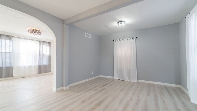 Building Photo - 115 N Porter St