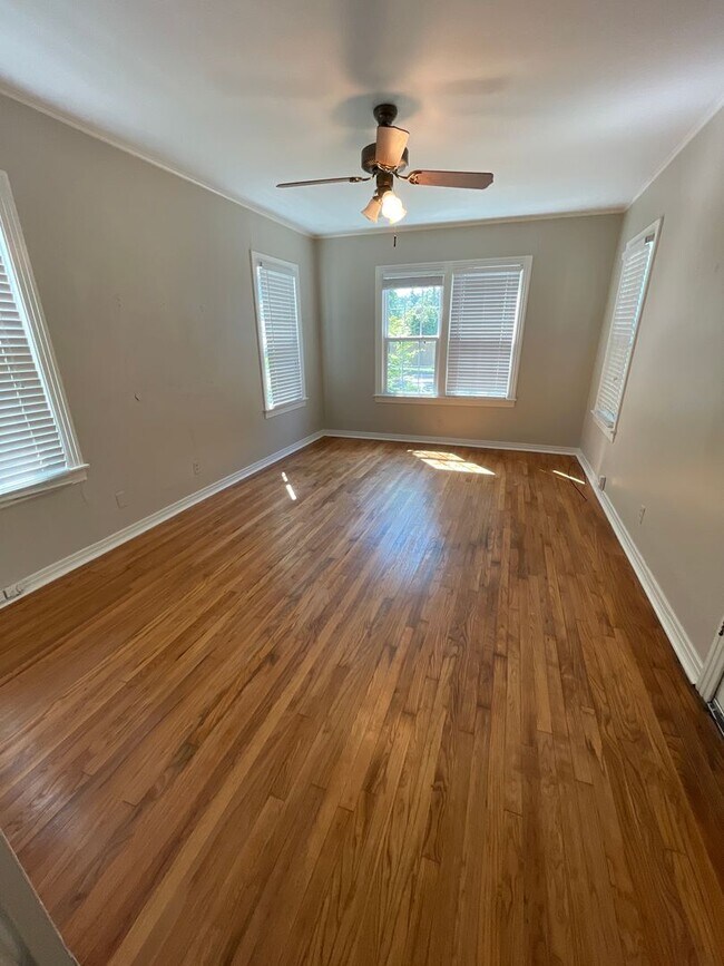 Foto del edificio - Gorgeous 2 Bedroom home in South Highland