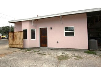 Building Photo - 1519 Corpus Christi St