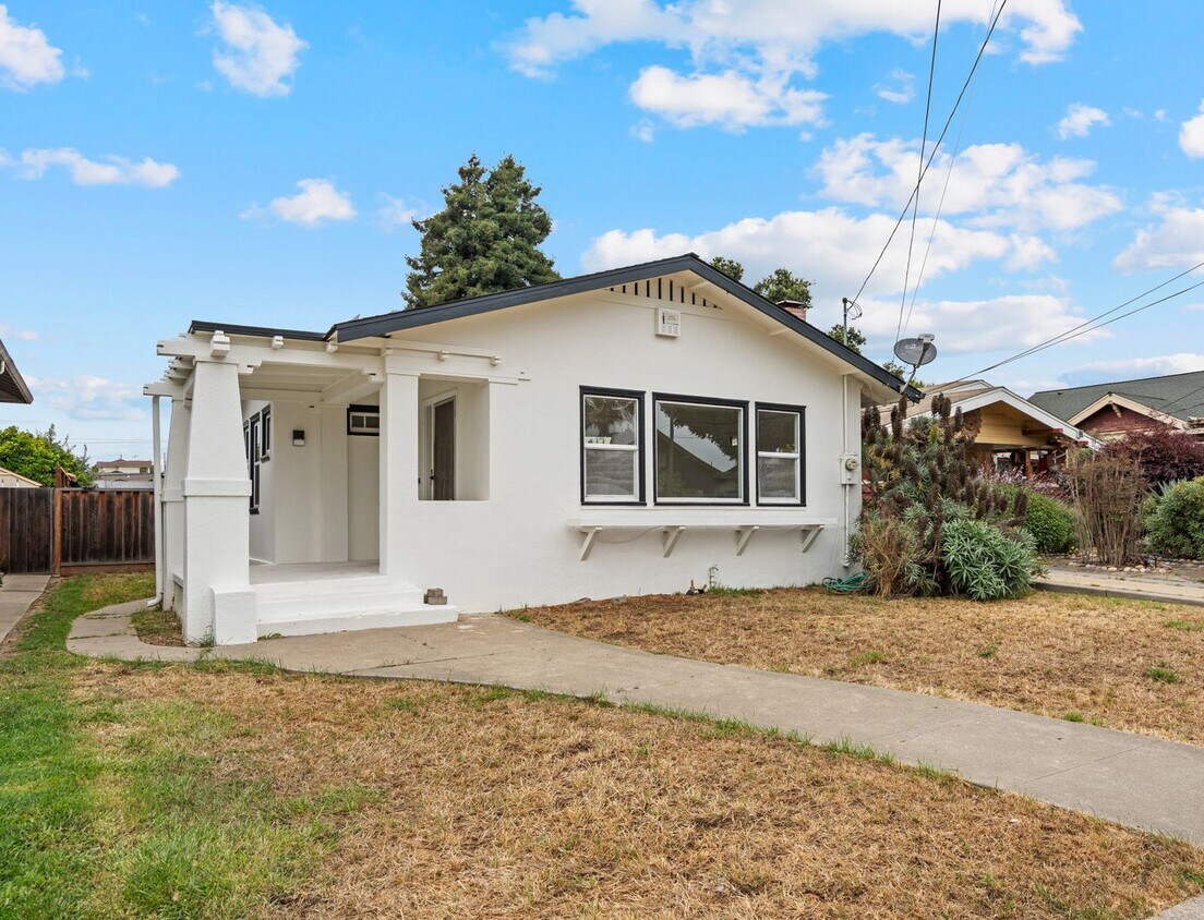 Foto principal - Beautifully Remodeled Home