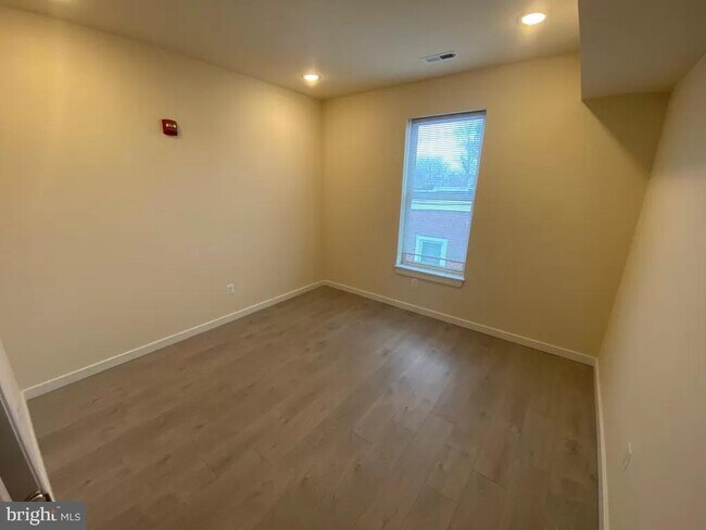 Foto del edificio - 5229 Chester Ave