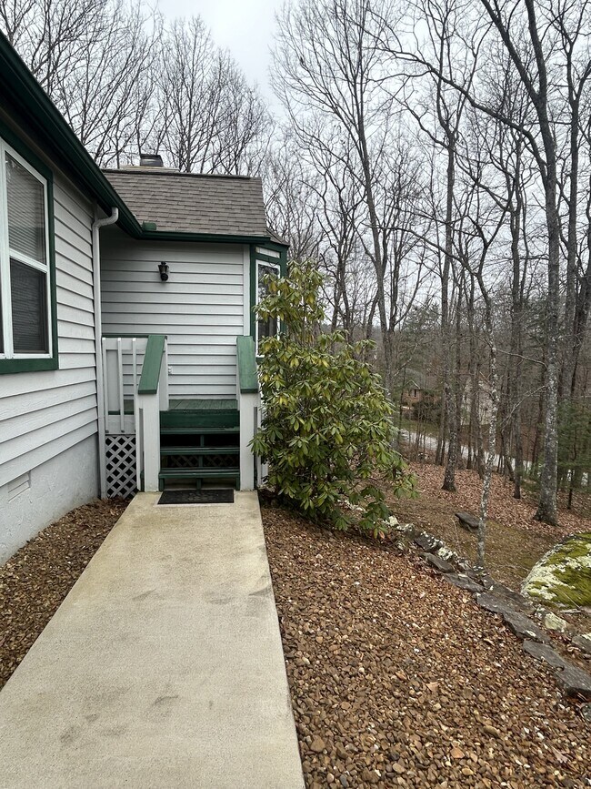 Building Photo - 140 Havenridge Cir