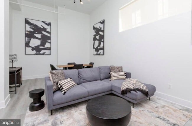 Building Photo - 300 Cathedral St