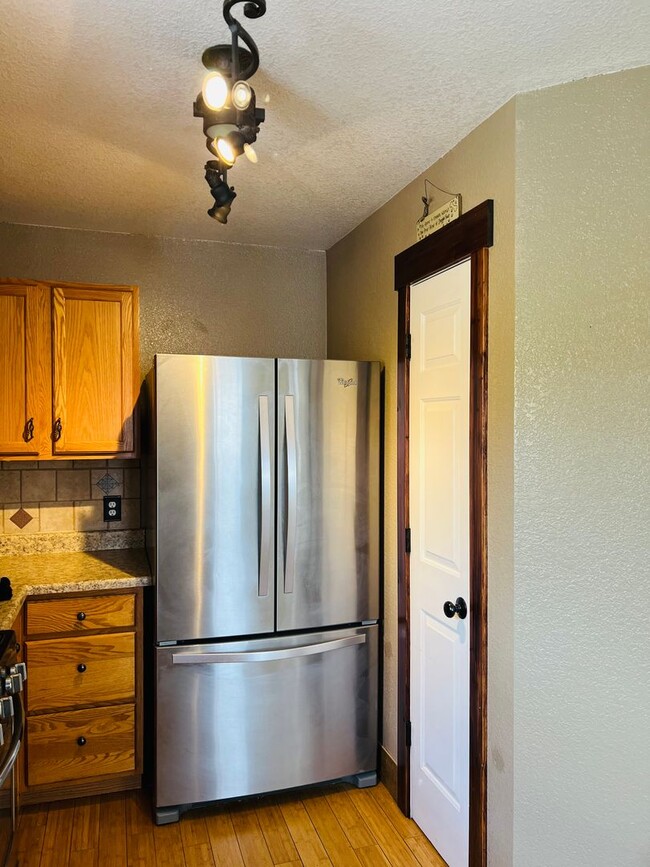 Foto del edificio - 3 Bed - 2 Bath - Fenced Yard