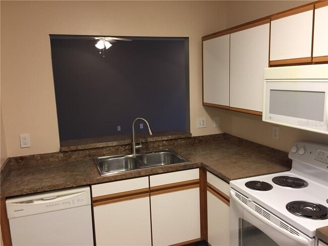 Foto del edificio - 6413 Hollydale Pl