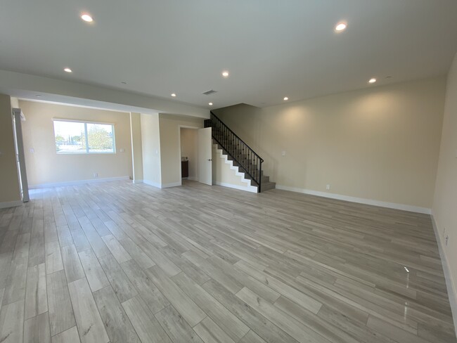 Foto del edificio - 3042 Atwater Ave