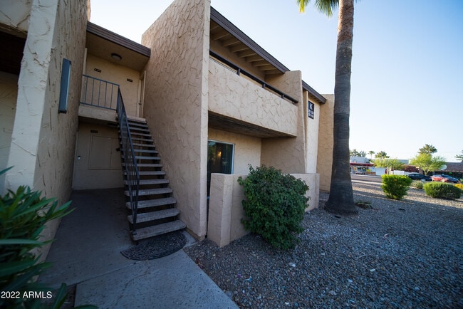 Building Photo - 8055 Thomas Rd