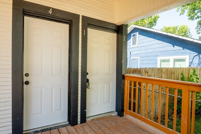 Building Photo - Four Plex on Hammond Ave.