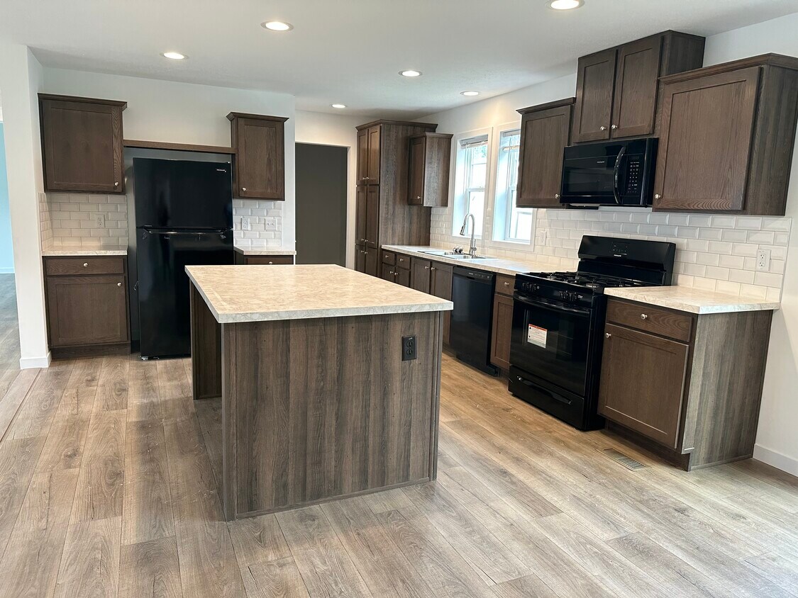 411 Laurel Oak Ln, Whittaker, MI 48190 House Rental in Whittaker, MI