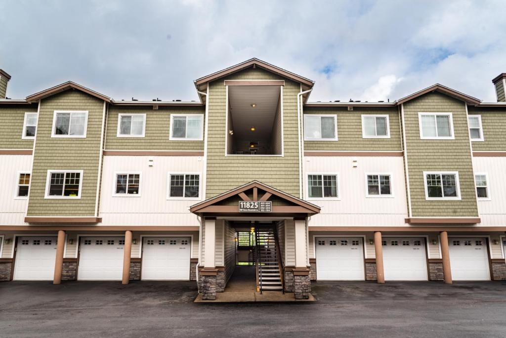 Primary Photo - 11825 NW Stone Mountain Lane Unit 402